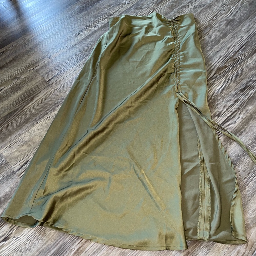Forever 21 silk midi skirt with adjustable slit. Size small